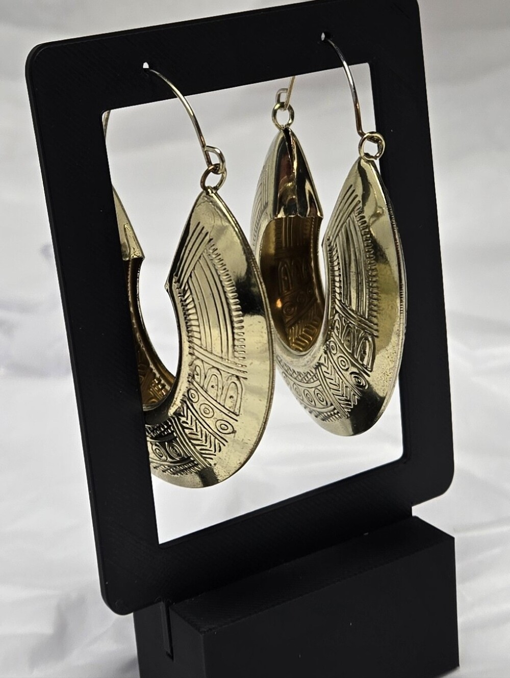 Gold Engraved Crescent Hoop Earrings - Women Jewelry - Picture 6 of 6